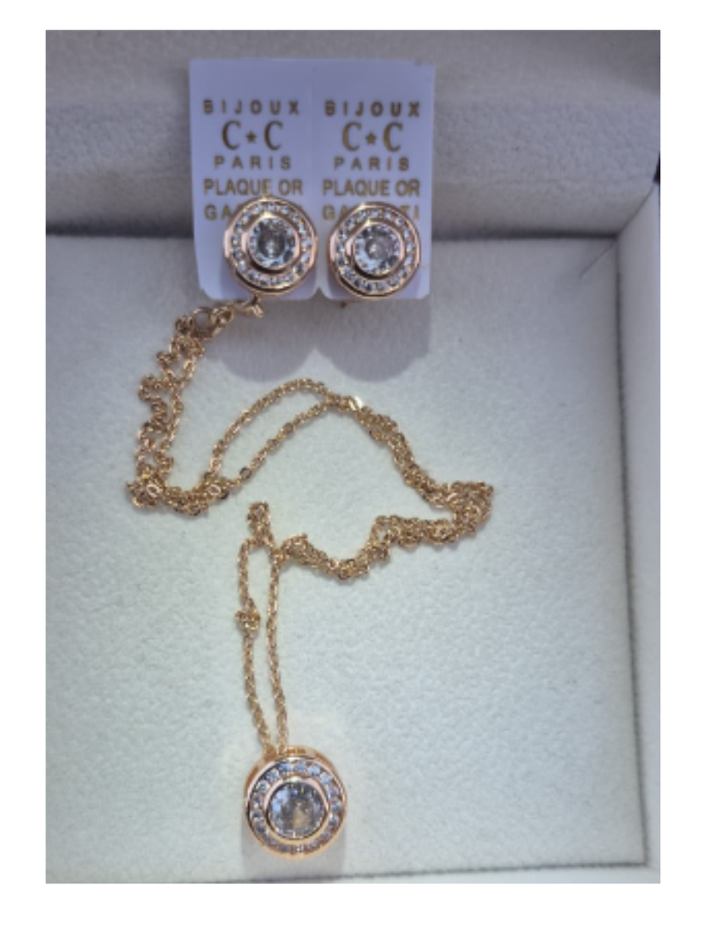Elegant Gold Jewelry Set – Necklace & Earrings